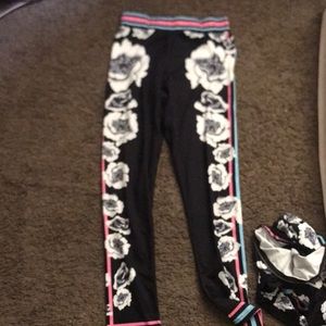 Jeggings and long sleeve crop jacket